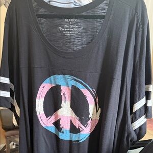Torrid tee. Super cute peace sign. Sz 6 NWOT